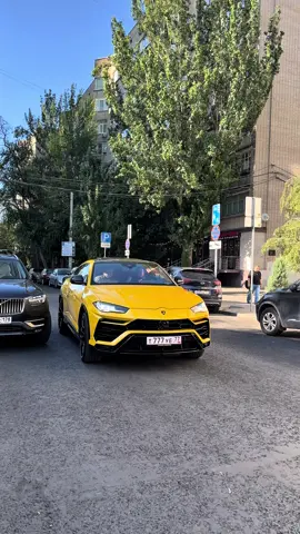 Jaguar она. 🤯 знают давно видео не было, извините. #carspotting #fyp #рекомендации #jaguar 