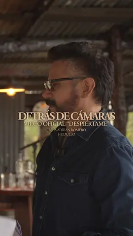 Les comparto el detrás de cámaras del día de la grabación de “Despiértame” junto con Oscar Iván de Grupo Duelo #jesusadrianromero #oscarivan #grupoduelo  #despiertame #detrasdecamaras  #nuevamusica #JarXDuelo 