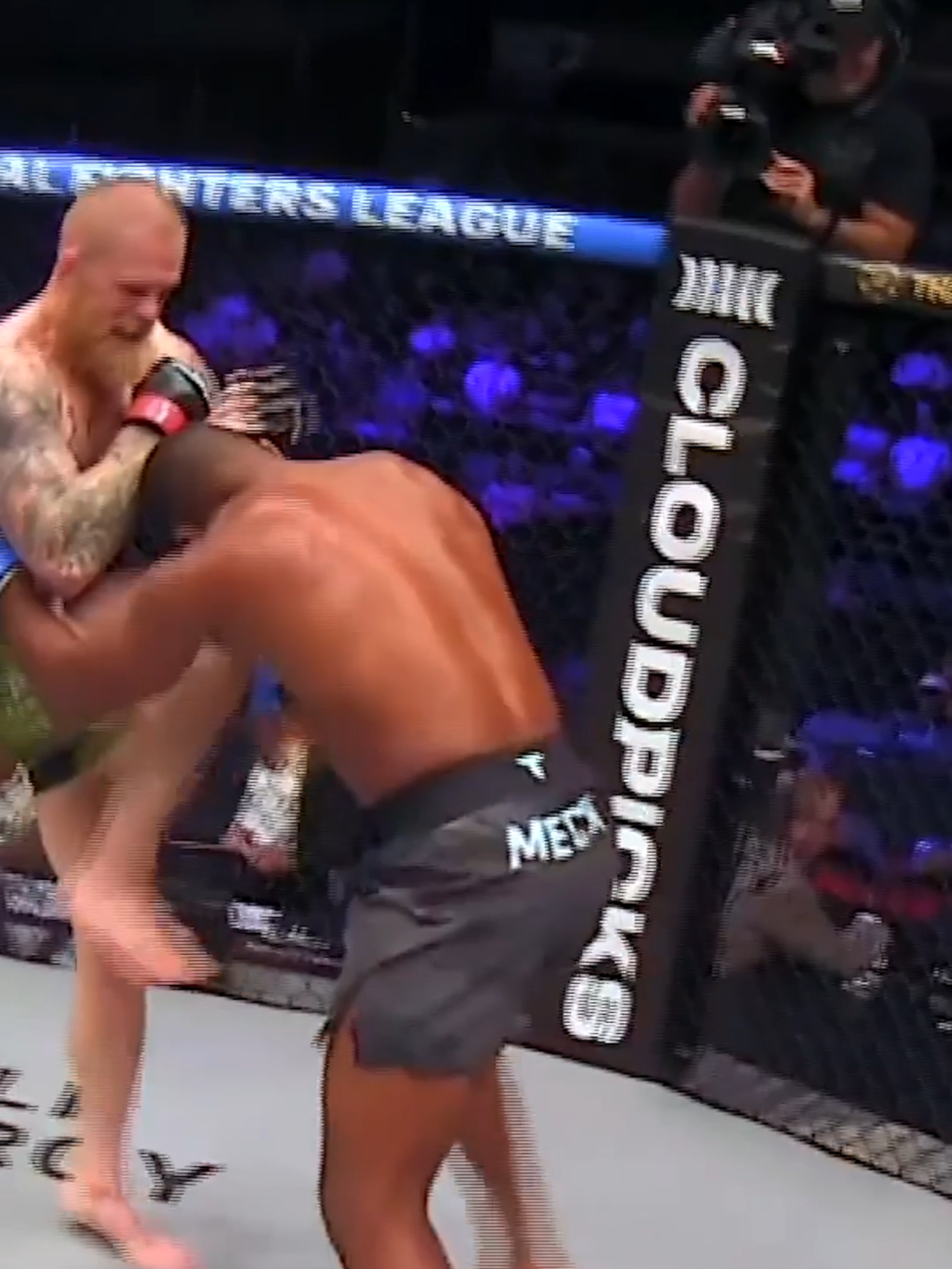 This one ends on the stool. The doctor calls a stoppage after round one for this nasty cut under Nick Meck's eyebrown. Sarek Shields gets the win. #PFL #PFLWorldTournament #MMA #sports #Fighter #cut #doctor #knee