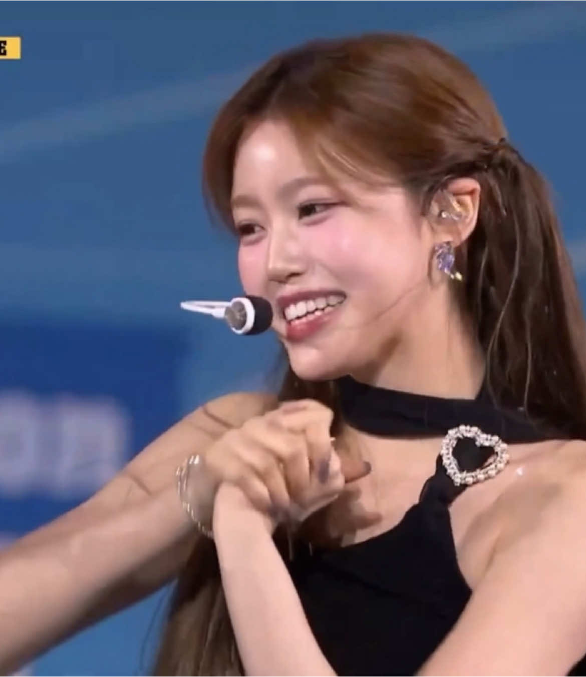 yes we love IZNA from Jeong Saebi 🫶🙆‍♀️#izna #이즈나 #kconla2025 #jeongsaebi #kpop #fyp