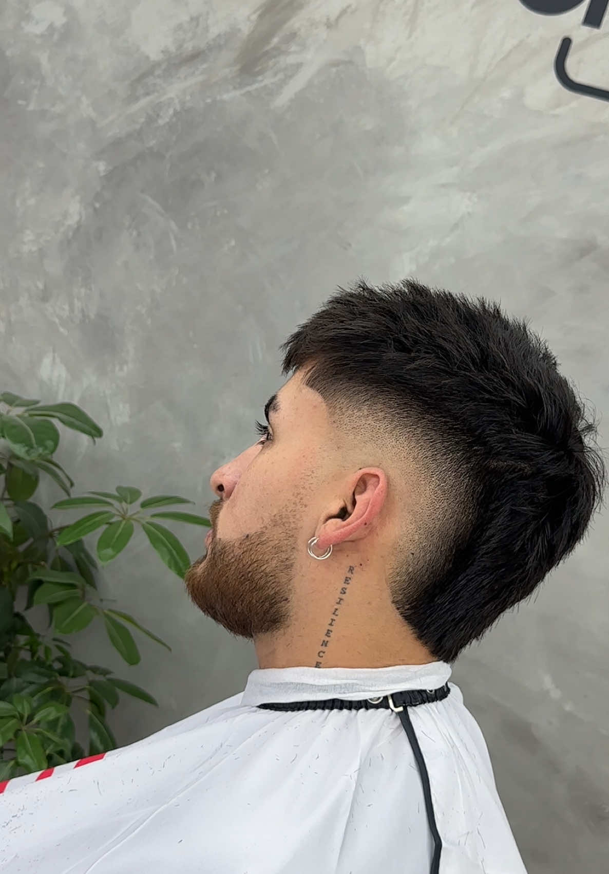 ESTE MOHICANO ES TOP 💈🔥 . . . . #barber #style #barberlifestyle #pelo #barbero #barbershop #fade #barberlife #fadehaircut #asmr #asmrsounds #peinados #barers #barberia #degradado #degradado#Motivacional #tendencia #tiktokvietnam #tiktok #tiktokcolombia #viralvide #uniondebarberosmxoficial #tutorial #pasoapaso 