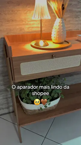 O link está nos comentários 🤌🏻 . . . #afiliadoshopee #achadinhos #shopee #aparador #decoration #decoracaodecasa #decorandoacasa 