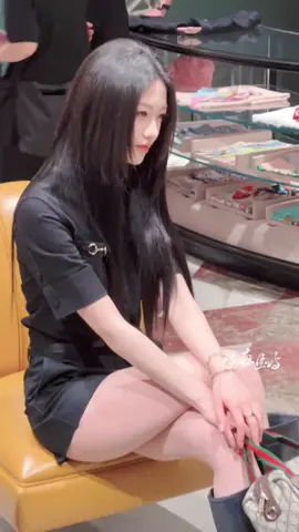 Chi ở góc nào nhìn cũng sang #huonghamchi_向涵之 #huonghamchi_向涵之 #huonghamchi_向涵之 #xhuongtiktok #xhuongtiktok #xhuongtiktok #jeriew_crew #wynzae 