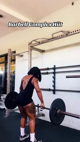 Only have 30 mins in the gym, no problem . Try this quick barbell hiit , 5 reps each 1 min break in between . Quick burn 🔥 #barbellchallenge #fullbodyworkout #gym 