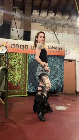 I’ve been loving making my little work ootd videos lately🥰🥰 styling is so fun and I want to incorporate that more into my content!!! If I have to leave the house to go anywhere I’m gonna look cute no matter if I’m a single mom who works 2 jobs😌 #style #OOTD #workfit #workoutfit #christidavinci 