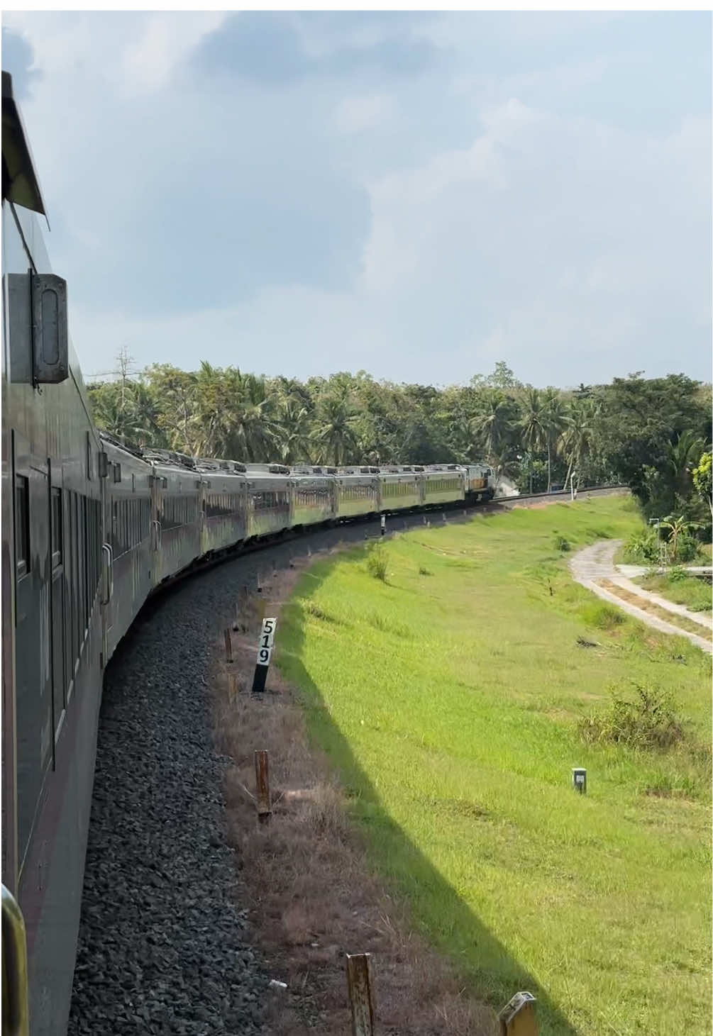 gagahnya argo semeru meliuk di petak wates-sentolo 🤩