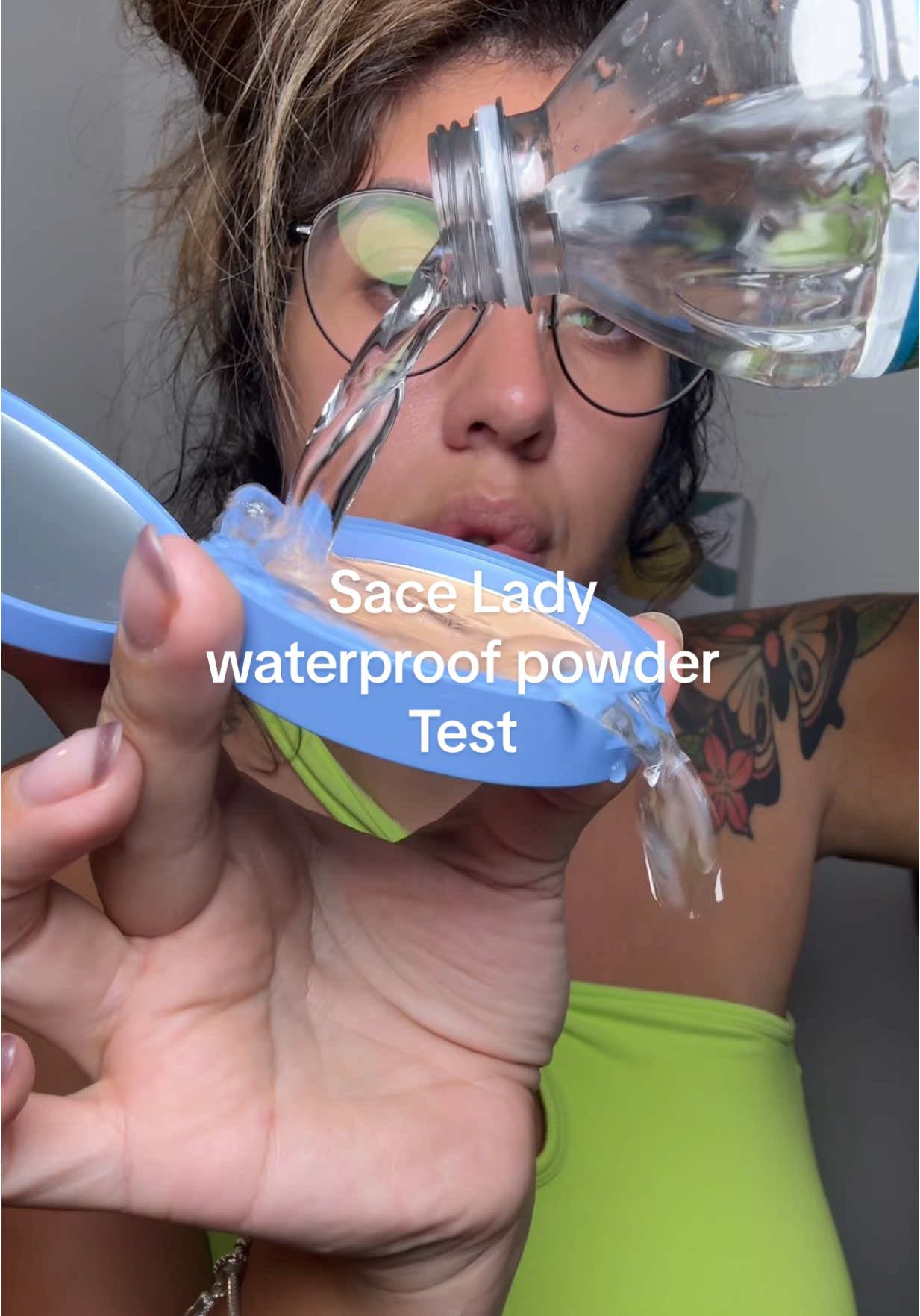 Omg you guys!!! This @SACE LADY US powder passed the splash test I cannot wait to see how it holds up on  my oily skin!  #oilcontrolpowder #waterproofmakeup #waterproofpowder #saceladypowderwaterproof #makeup #powderforoilyskin #powderfoundation #oilyskinmakeup #saceladycosmetic 