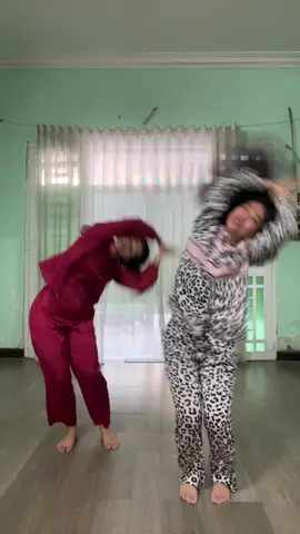 Lớp miễn phí sáng t7 (6h30 - 7h30)!  Đợi mãi mà chỉ có 1 hvien đi tập 🙄 … thôi thì làm gì làm, miễn ra mồ hôi là cũng phẻ ròi 🤣 #trending #xuhuong #fyp #loveyourself🌸 #yogalinhdong #yogadungnguyen 