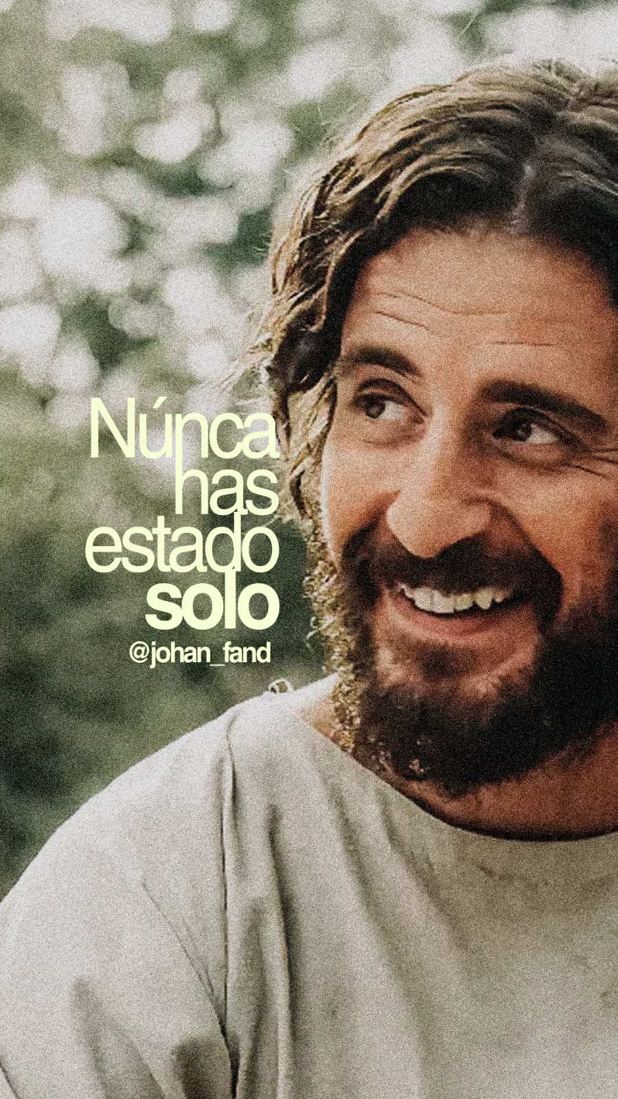Si en algún momento de tu vida te has sentido caminando solo! Mira este video 🚨 Cuando en el camino solo veas una huella! Es porque es la de Jesús sosteniéndote en sus brazos ✨✨✨ #reelscristianos #mensajespositivos #jovenescristianos #esperanza #JesúsSirve 