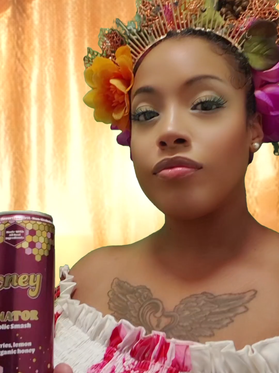 If you love a good spritzer then you should definitely try the Pollinator! 🐝🌺 @Siponey Spritz Co. makes non-alcoholic cocktails, sweetened with organic wildflower honey and made with all REAL ingredients. #partnerships #fyp  #madannadivine #siponey #drinktok 