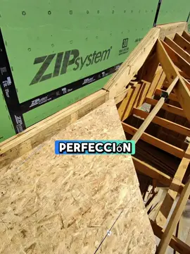 Despacio, con buena letra, escriban… el maestro enseña… #viral #foryoupage #construction #roofing #framing 