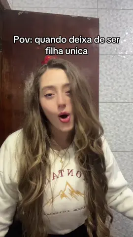Ser filho único era bom demais… até ela chegar e tomar meu lugar no sofá 😩@Rafah Aires  #IrmãMaisNova #TrendEngraçada #MandavaBem#f#fyp #p#ppravoce #s#ssinging #sister #r#rrio 