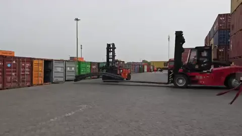 Cargando Contenedor de Fierro Corrugado en Tianjin 🇨🇳 #China #importaciones 