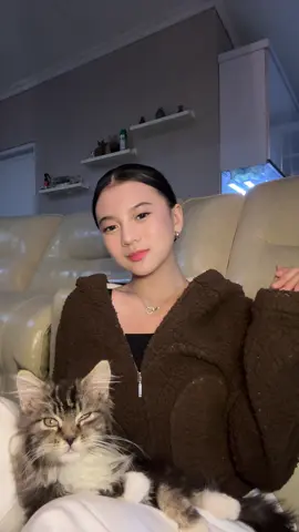 muka nya knp gt sih 😭