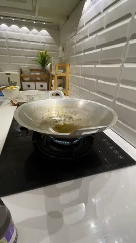 Absen dulu yg punya tembok dapur sejuta emak2 ini 😅 #memasak #dapurminimalis #rumah #memasaksimple #dapursederhana #dapur #bekalanak #wajanjadul 