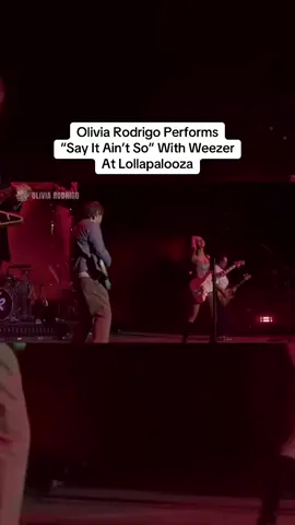 🔥 Olivia Doing Weezer Hits With Weezer Is So Sick #oliviarodrigo #weezer #lollapalooza #lollapalooza2025 #oliviarodrigoedit #livieshq 