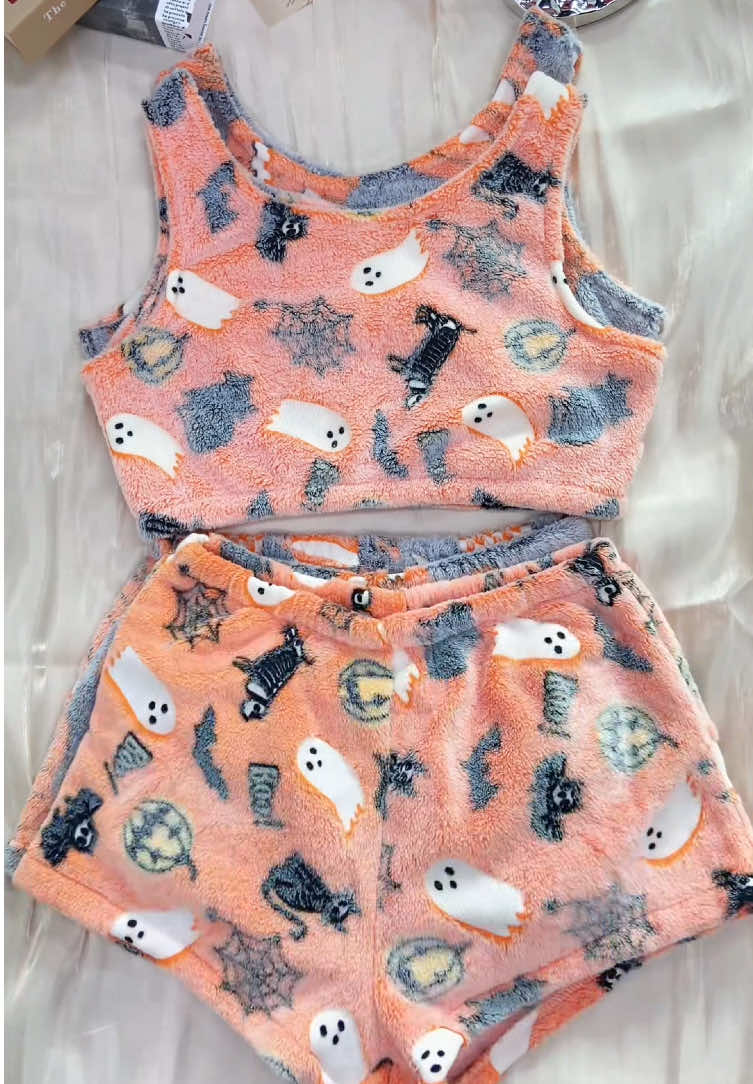 OMG!! They are sooooo cute>> Ghost Print Pajama Set is perfect for cozy moments at home!🎃👻💕 #halloween #pumpkin #ghost #pajama#pajamas #pajamaset #pajamaparty #sleepwear #sleep #bedroom #nightwear #sleepwearfashion #2pieceset #twopieceset #spotlightfinds #TikTokShopBackToSchool 