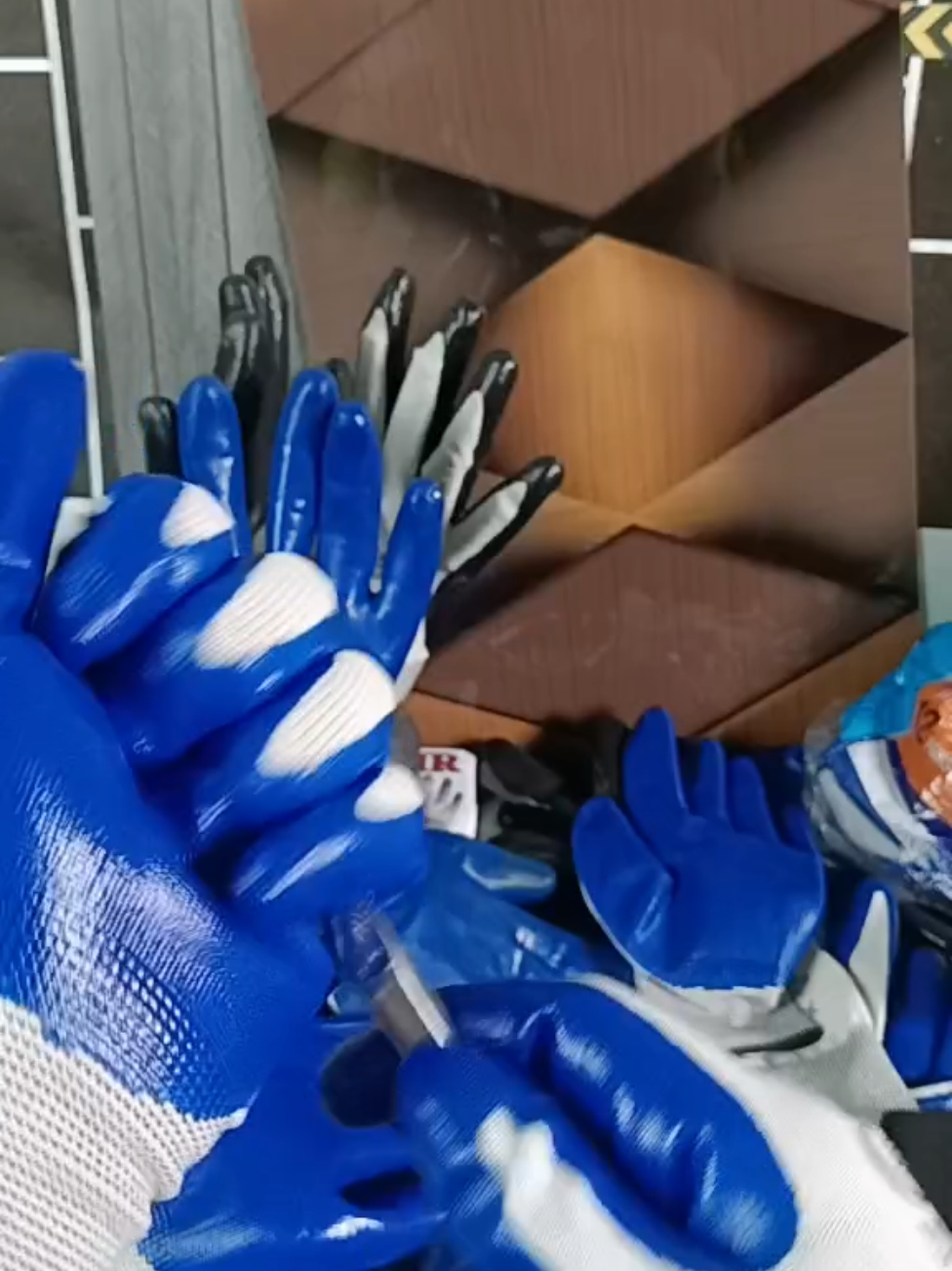 ini sarung tangan safety buat kerja buat berkebun #sarungtangankaret #sarungtangan #peralatankerja #sarungtanganlatex 