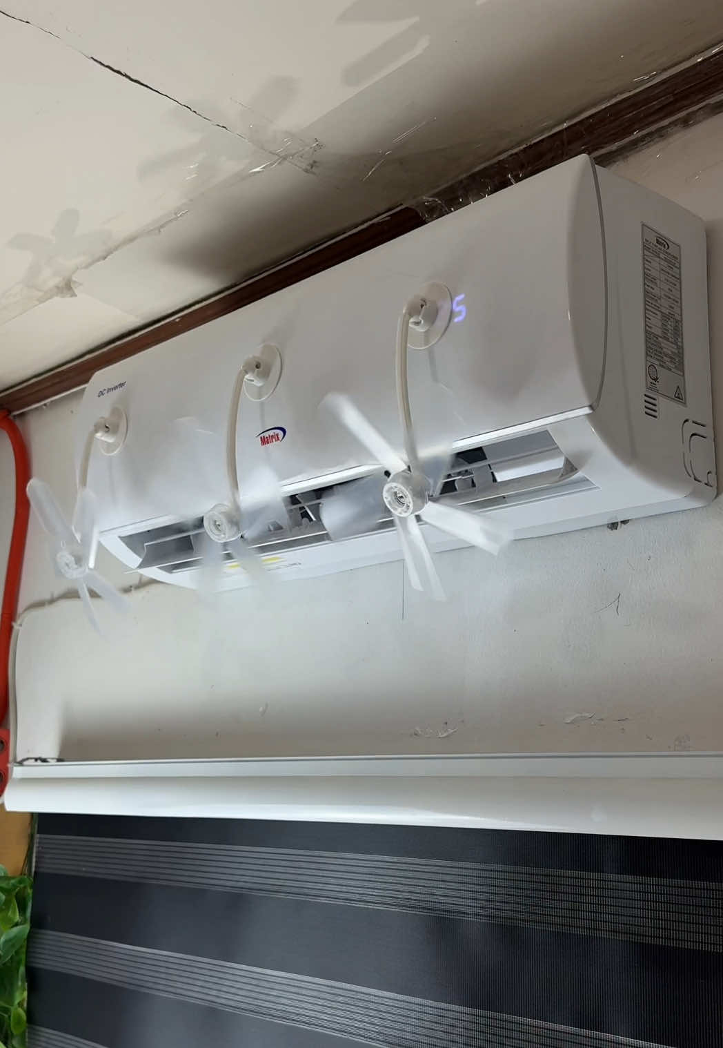 Subukan mo to, simple lang pero malaking tipid in the long run! ‘DIY Fan For Aircon  #diyfanforaircon #aircontipidtips #adhesivefanforaircon #aircon 