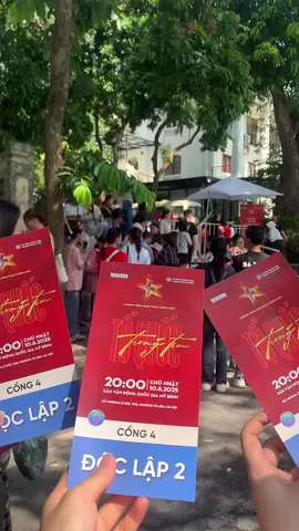 Nhả vía cho các bạn thích vé concert đứng, mình ko 🥰🫣 📍Đổi vé: 8h - 17h 2 và 3/8 tại Báo Nhân Dân  #concertquocgia #toquoctrongtim #fyp #xuhuong 
