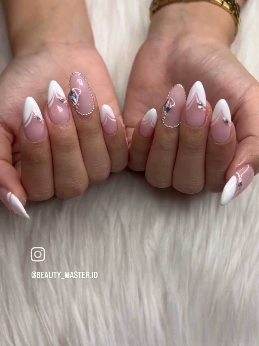 Cuma dengan 200K udah dapet: 💅 Russian Manicure 💅 Gel Polish 💅 Unlimited Nail Art Dan yang paling spesial... 👁️‍🗨️ Eyelash Extension GRATISSS! 📅 Slot terbatas sampai 16 Agustus 2025 💖 Yuk booking sekarang sebelum kehabisan! 📍 Jalan Tubagus Angke Ruko Duta Square F5–F6, Jakarta Barat. 📲 WA: 0851-2133-9991 S&K berlaku #eyelashesextension #nailartdesign #promonailgel #promoeyelash #feed 