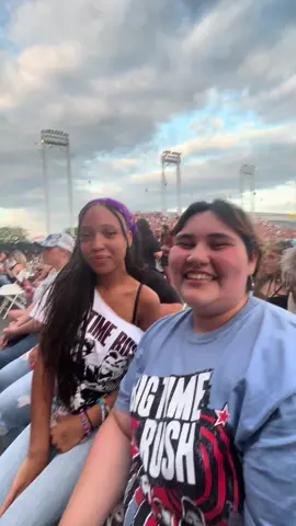 I loved meeting you guys!! I’ll tag you in the comments! @Big Time Rush #fy #fyp #concert #trending #funny 