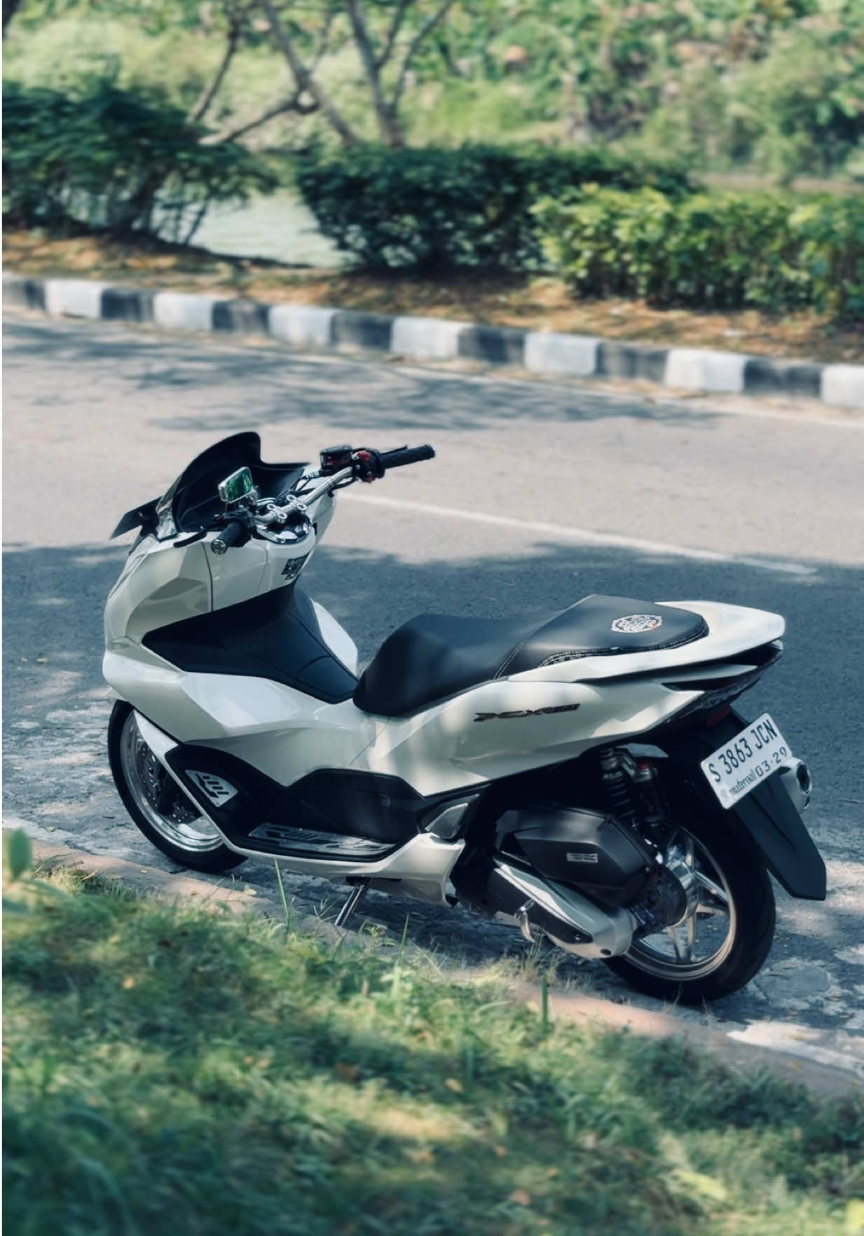 Duh udah ganteng 🤭 #pcxmodifikasi #pcx160 #pcxputih #fyp 