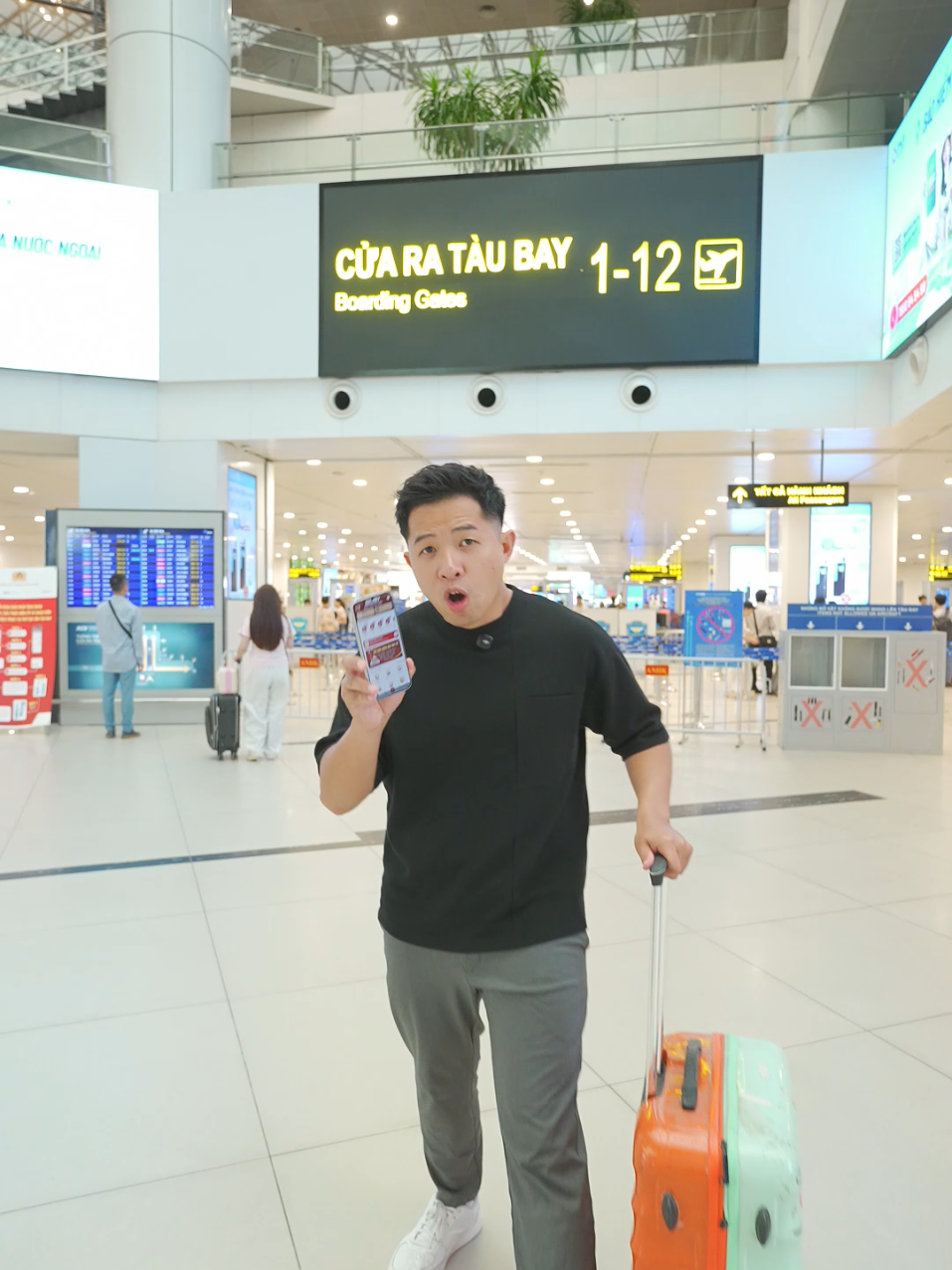 Hướng dẫn cách bay không lo mất giấy tờ cùng VNeID 🥳🥳 #schannel #haiichieu #LearnOnTikTok  #BayCùngVNeID 
