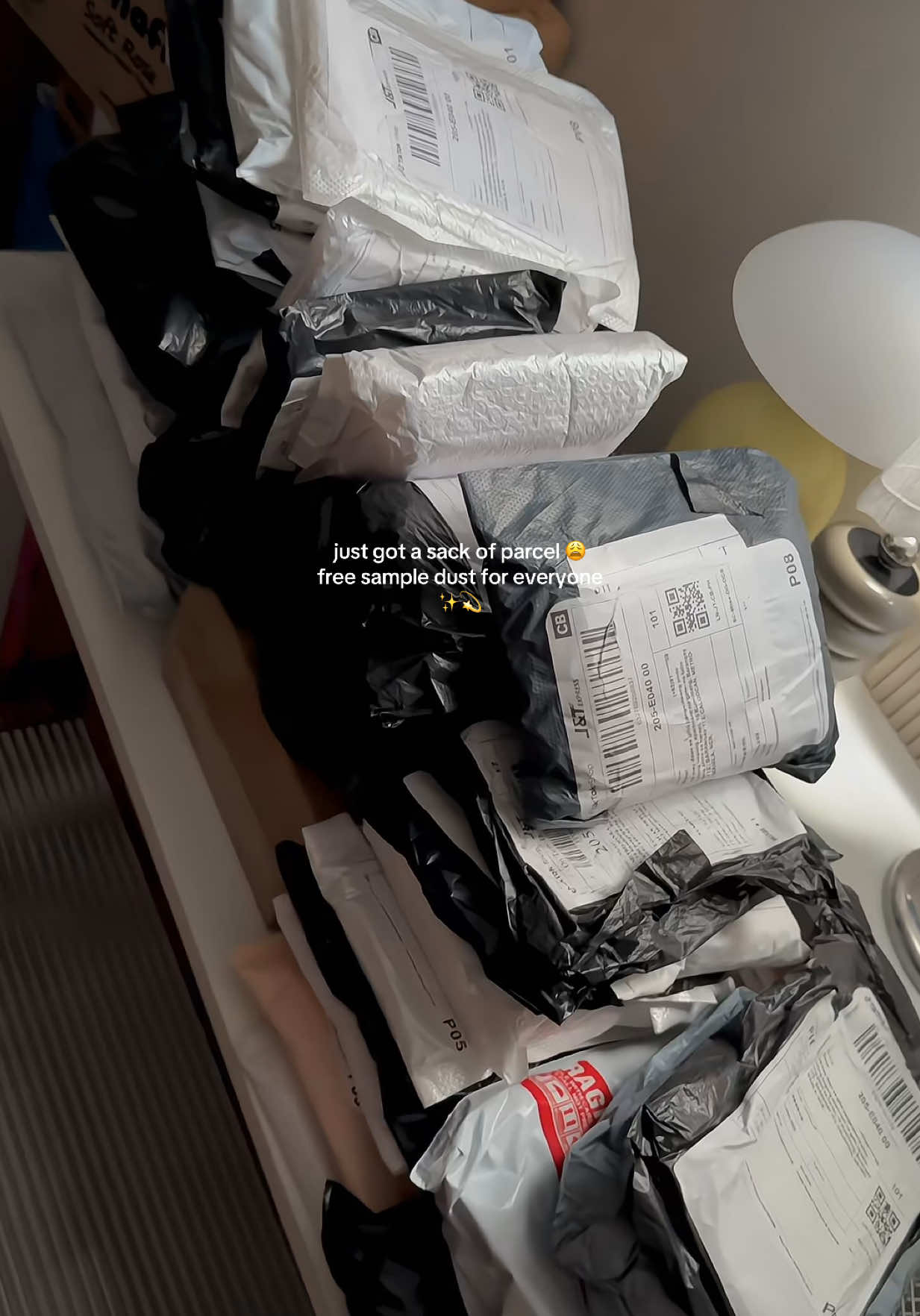 free sample dust for everyone!! 😩❤️ #tiktoaffiliate #freesampleapproved #smalltiktokaffiliate 