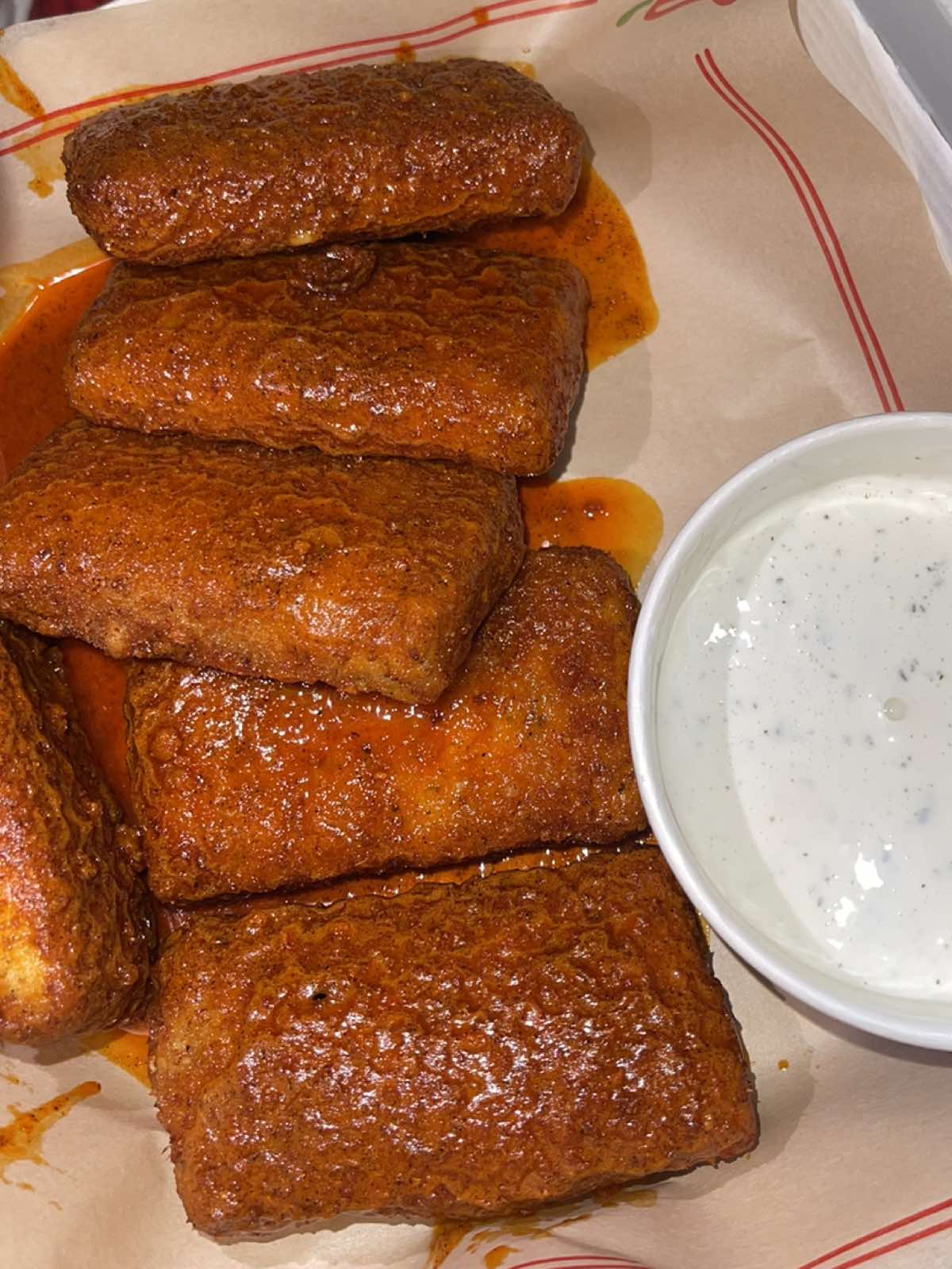 Go to chilis rn @KT #chilis #food #nashvillehotmozzarellasticks 