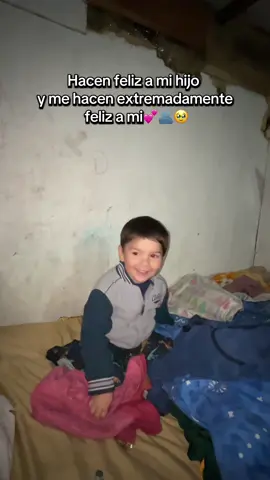 Gracias a ustedes y a todas las bellas persona que han ayudado a que nuestra vida cambie de una forma indescriptible! Aún no tenemos casa pero tenemos mucho amor y apoyo y eso ya es un hogar 💕 @Valentina Nanjari 💕tqm vale 💕