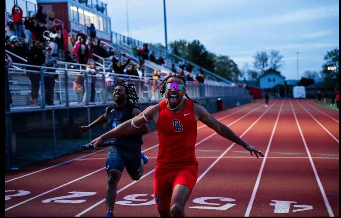 Track and field throwers relay 4x1 walk down #veezytv #viral #fyp #trackandfield 