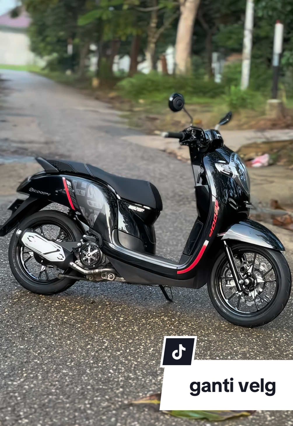cocok ga nih pake vnd ak47 hitam?? #vndracing #vnd #vndpremium #scoozy #vndak47 #scoopymodifikasi #scoopyganteng @VND Official Shop 