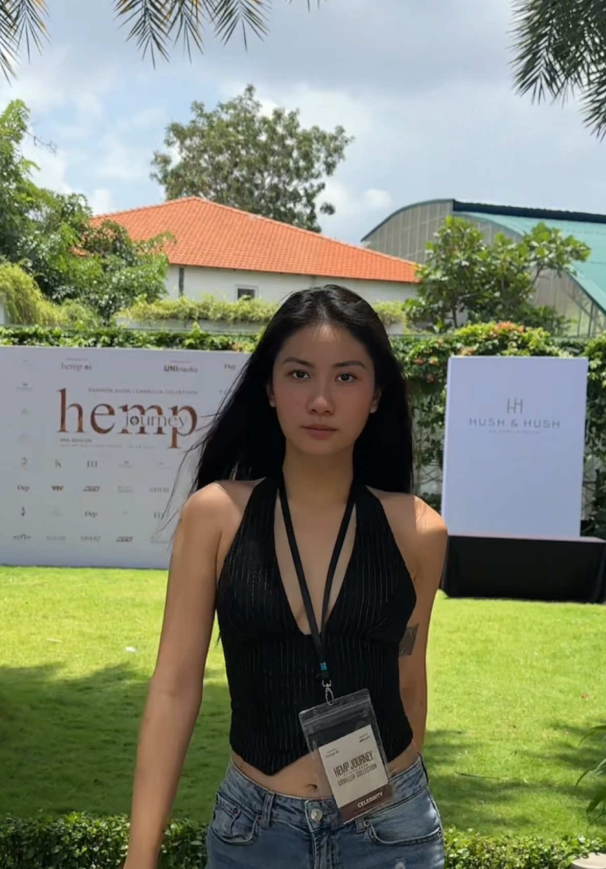 Phương Linh vừa hoàn thành buổi tổng duyệt cho Camellia Collection Fashion Show - show diễn nằm trong dự án Hemp Journey, với thông điệp gìn giữ và phát triển nghề dệt vải gai dầu truyền thống của người H’Mông. Linh đã sẵn sàng cho buổi trình diễn chiều nay rồi. Hẹn gặp mọi người tại show nhé!  @Hemp Oi Official  #NguyenHoangPhuongLinh #MissCosmoVietnam #CamelliaCollection #HempJourney #HoaHauHoanVuVietnam #HempOi #Unimedia
