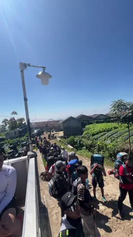 Pov antri ojeg di weekend #slametmountain #slamet #slametviabambangan 