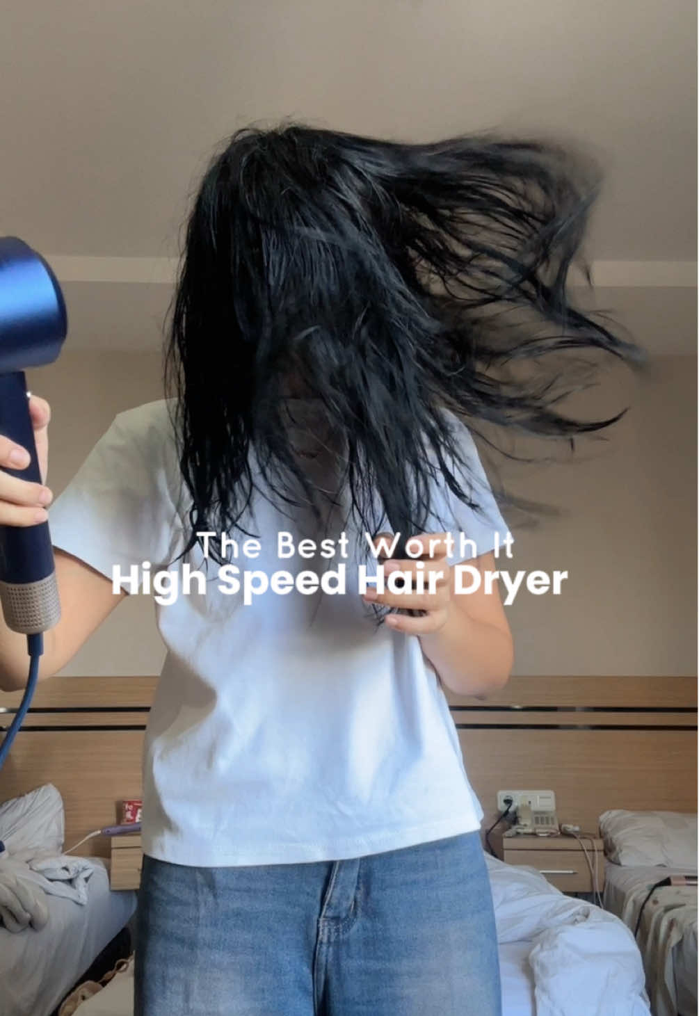The Best Worth It High Speed Hair Dryer 💨✨ Cuma 650 watt tapi anginnya sekencang ini, plus ada ion negatif biar rambut cepat kering, halus, dan anti frizz! Cocok buat kos, rumah kecil, atau yang butuh hair tools low watt hemat listrik. 🔥 #HairDryerLowWatt #HairToolsViral #HighSpeedHairDryer #HairCareRoutine #worthitbuy 