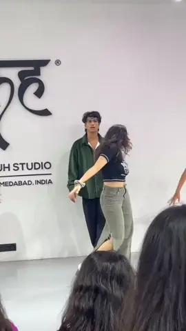 Kaisi ay legdi kamaal teri❤️‍🔥💃🏼#Crazydancingcroeee619 #lovelydance #foryouguys #foryou #standwithkashmir 