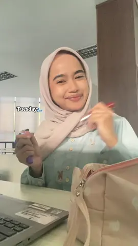 charge mood sebelum hectic🌷 #makeup #office #recap #fyp 
