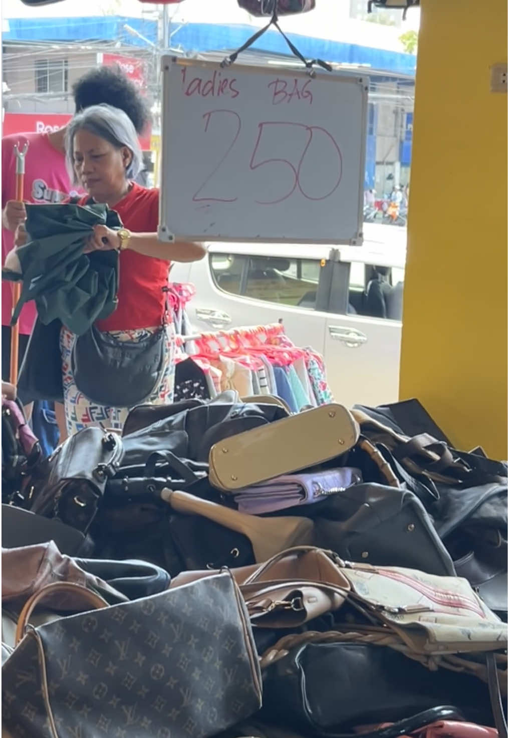 San aabot ang 250 pesos mo sa Cogon?? 😂 😎 #ukayukayfinds #OOTD #girls #fypシ゚viral #cdotiktokers 