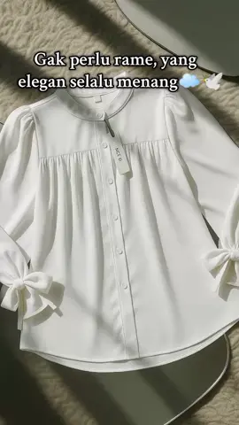 Biar outfit-mu gak biasa aja, wajib punya ini!!!😍 #blouseputih #fashiontiktok #cleangirlaesthetic #blousecantik #fyppppppppppppppppppppppp 