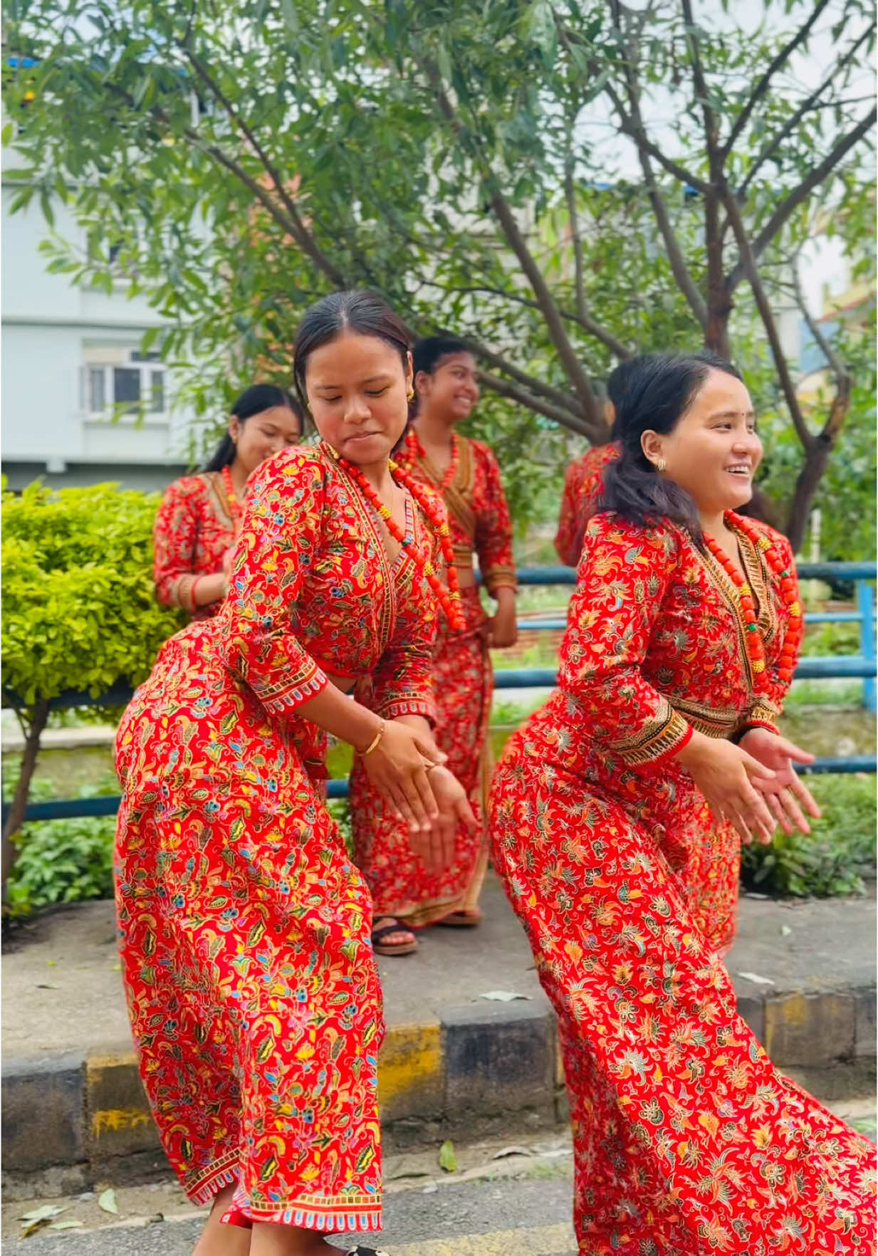 Draft video 😊Singapore dress availability in both wholes and retail kavreli dance #shippingworldwide🌍✈️ #singaporedress #airset #newdesign #singapore #singaporedress😊❤❤ #kavrelisamdi #kavrelidance #kavreli_muser 
