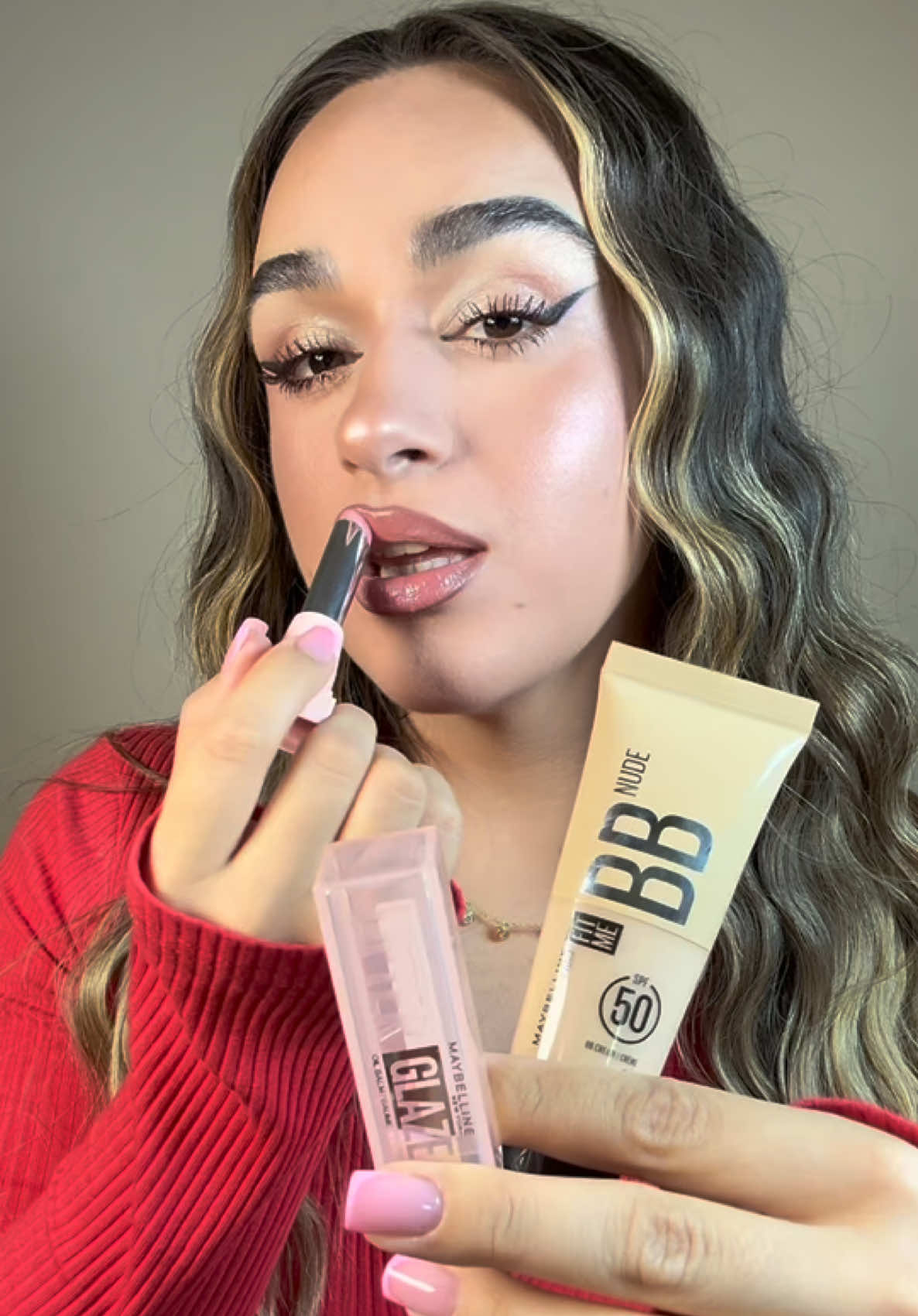 Deci, ce părere aveți fetelor?😍 BB Creamul a intrat direct in top produse preferate. Să nu mai vorbim si de balsamul de buze, care este fix ce trebuie pentru aceasta vara. Care e nuanța voastră preferată?😍☺️  #maybelline #makeup #paidprojectbymaybelline #FitMeBBCream #LifterGlaze