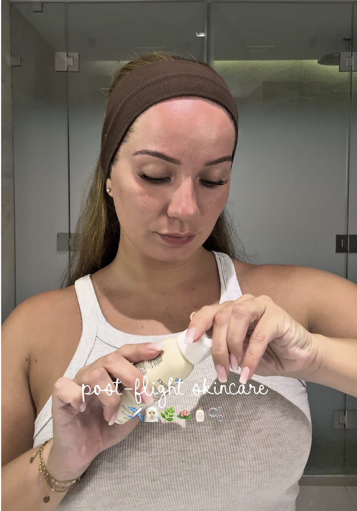post-flight skincare : • poudre de lait @Embryolisse France  • gamme Nectar Pur @Melvita  • tonique confort & hydra zen @Lancôme  *produits offerts* #fyp #skincare #skincareroutine #postflight #hotessedelair 
