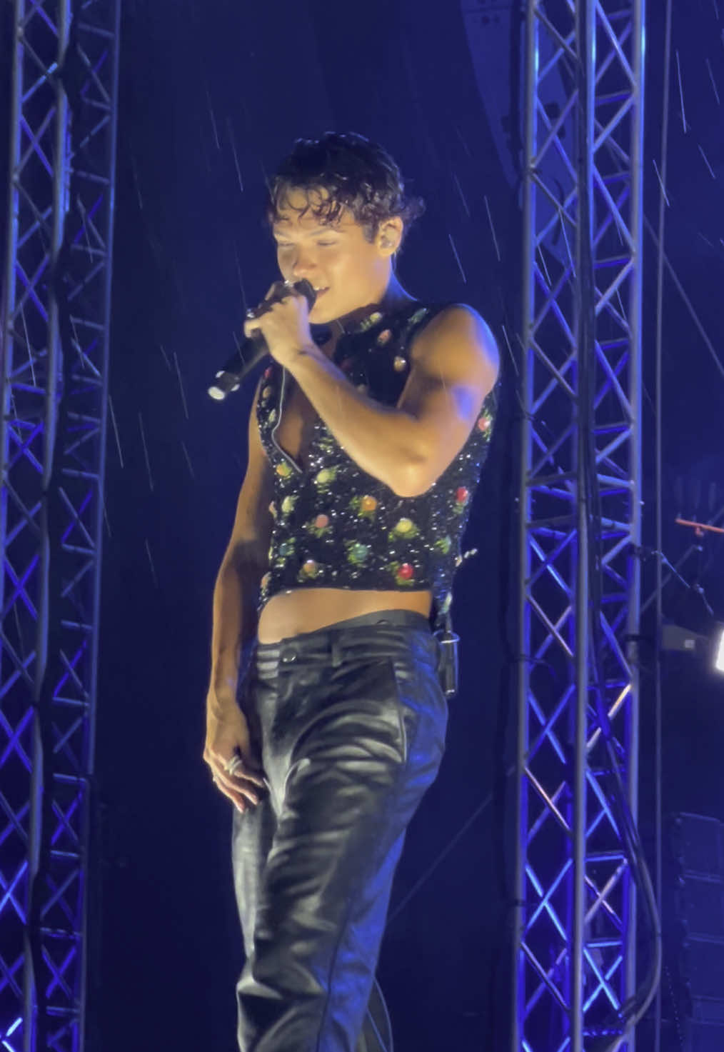 dum - stockholm pride 💙 #omarrudberg #omarrudberdum #dumomarrudberg #omarrudbergpride #stockholmpride #stockholmprideomar #concert #omarrudbergsinging #omarrudbergconcert 