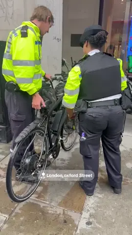 I genuinely admire the work of the police and frontline workers — this is nothing personal. I’m not someone who usually criticizes law enforcement, and to be honest, I have no idea what kind of instructions they were following here. But… five officers to check one electric bike? That just doesn’t seem reasonable🫡 #pickpocketing #pickpocketslondon #streetthief #londoncrime #police 
