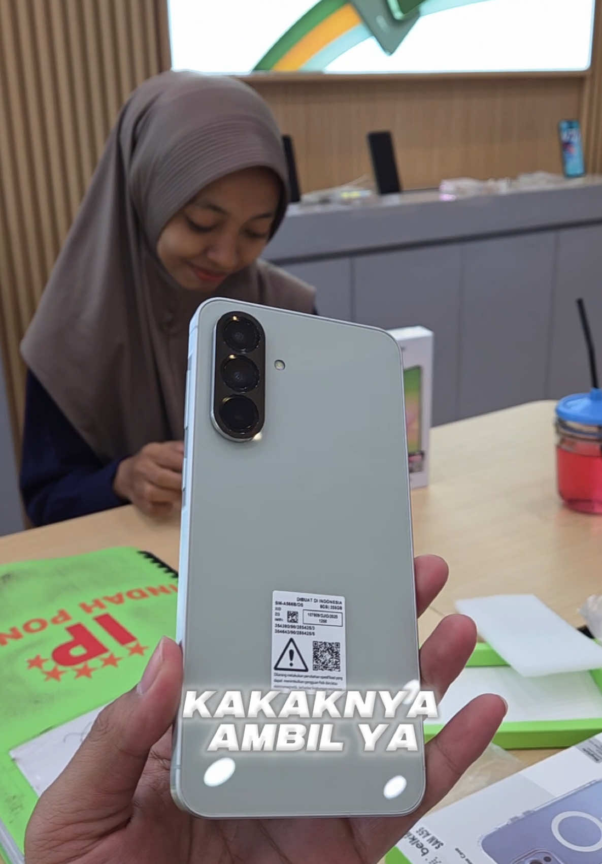 Samsung A56 warna olive emang secakep ini 😎 #samsungA56 #gadget #promoguncang88 #gajiansale 