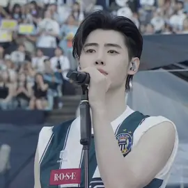 Sunghoon is making me D wordCuz singing Japanese song with that style oh my godHe's so hot and also has amazing voice Enhypen World Tour 'Walk The Line' In Japan-Summer Edition 2025 #sunghoon #en_worldtour_walktheline #walktheline_in_japan 