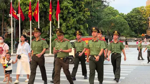 Bờ Hồ Chiều hôm qua 🤣#xuhuong #tiktokviral #fyp #HoGuom #bocongan #congannhandanvietnam👮‍♀️ #viral 