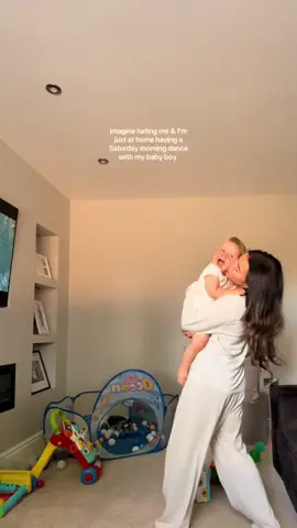 Mum mentality is not caring what anyone else thinks of you 🤣😌  #fyp #mumtok #foryou #babytok #morningroutine 