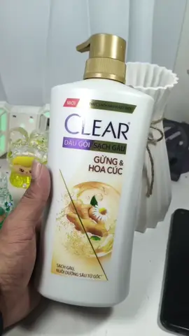 dầu gội Clear gừng và hoa cúc #phungao95 #daugoi #daugoitrigau #daugoithaoduoc #daugoithiennhien 